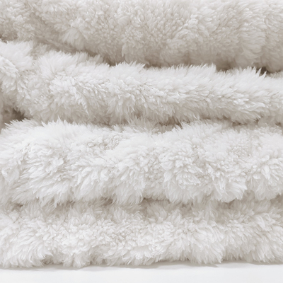 冬のパジャマのための白く総括的なPlush Shuのベルベティーンの生地270 GSM柔らかいSherpa