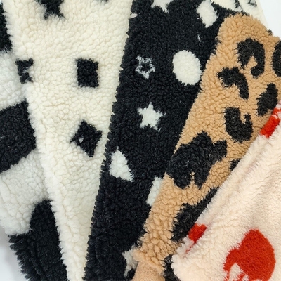 650gsm 100%ポリエステルは柔らかいSherpa染まるジャケットのハンドバッグ ヤーンのための生地を羊を刈る