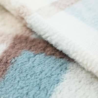 冬の暖かいコートのカーペットの寝具の緑のSherpaの生地300gsm 150D