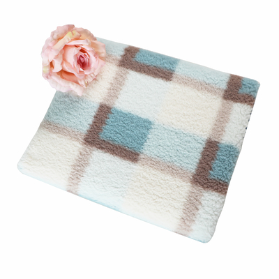 冬の暖かいコートのカーペットの寝具の緑のSherpaの生地300gsm 150D